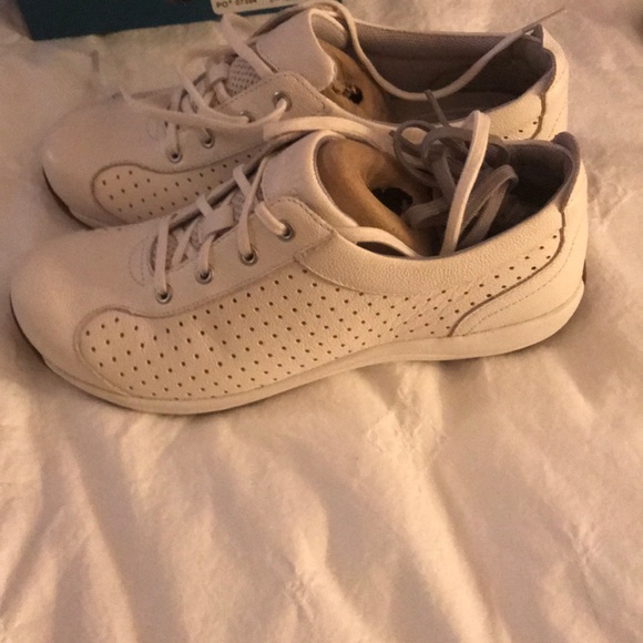 Shoes - Picture 2 of 6